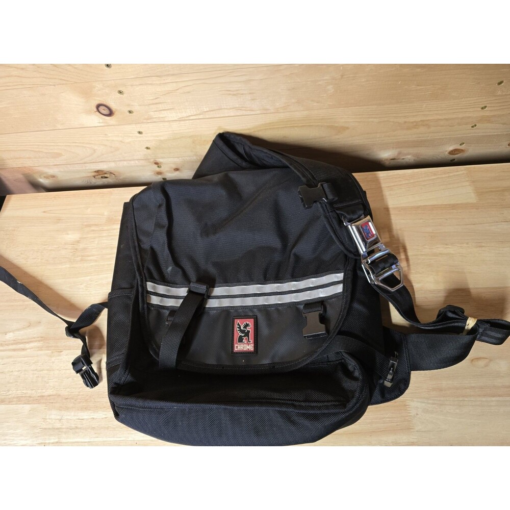 Chrome Industries Soma 2.0 Black Messenger Bag Seatbelt Buckle